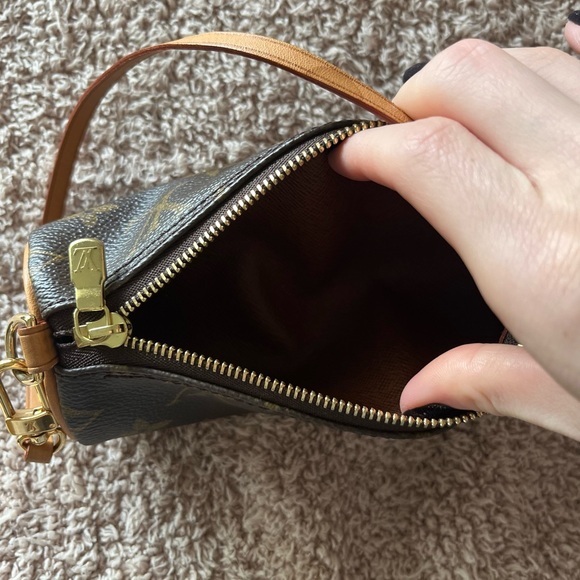 Louis Vuitton Monogram Mini Papillon Pochette - Picture 9 of 10